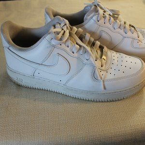 315011 More info  Nike Air Force 1 Low White '07